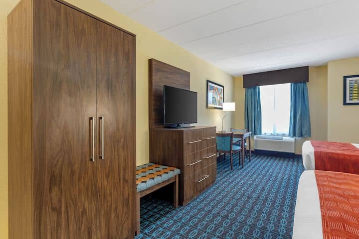Room 17 of 43